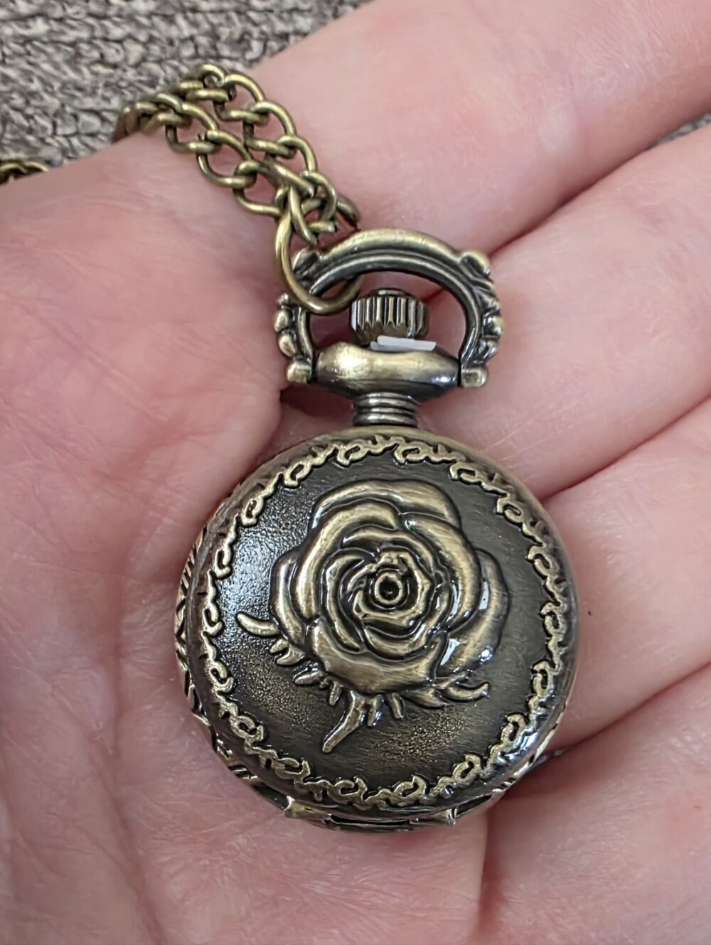 Pretty Vintage Rose Pocket Watch Pendant Necklace Bronze